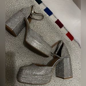 Sparkly platform pumps